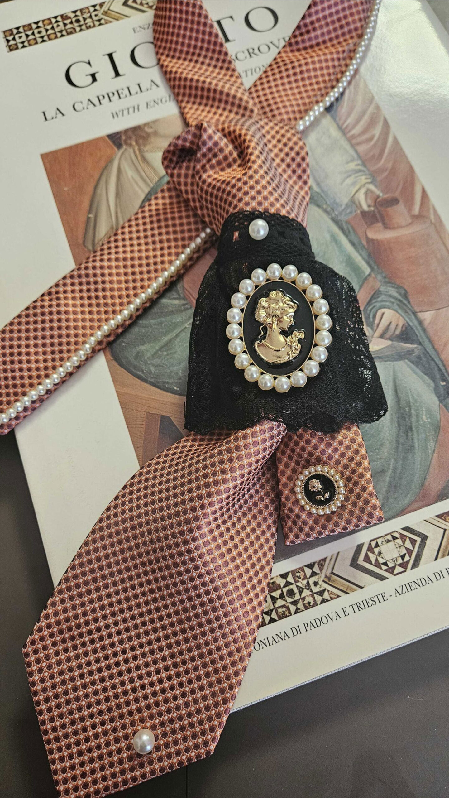 Cameo, Vintage Silk Jewelry Tie